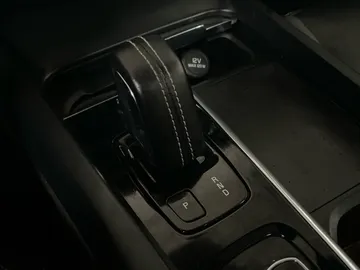 2022 Volvo S60 - image 31