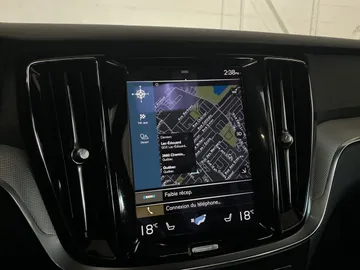 2022 Volvo S60 - image 21