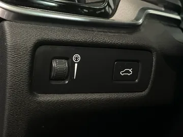 2022 Volvo S60 - image 34