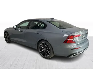 2022 Volvo S60 - image 12