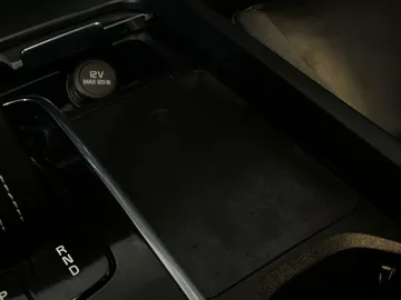2022 Volvo S60 - image 32
