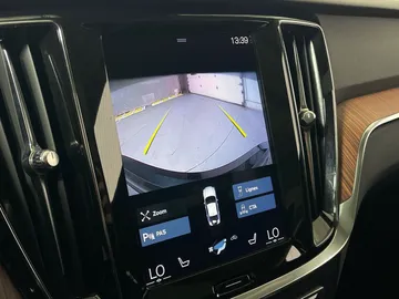 2022 Volvo S60 - image 25