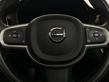 2022 Volvo S60 - image 19