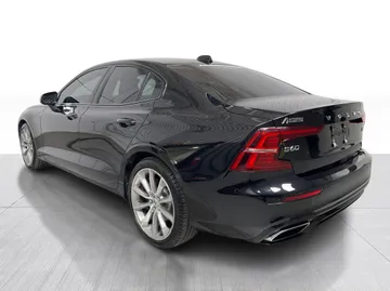 2022 Volvo S60 - image 12
