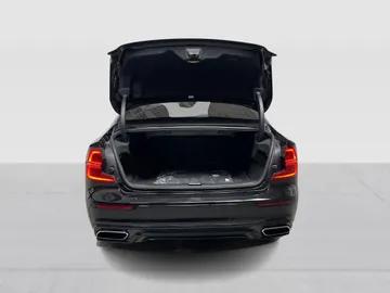 2022 Volvo S60 - image 14