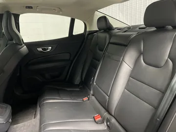 2022 Volvo S60 - image 16