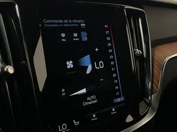 2022 Volvo S60 - image 27