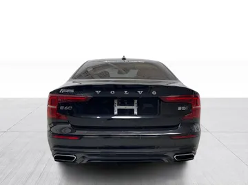 2022 Volvo S60 - image 13