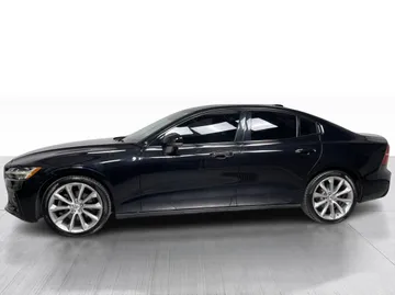 2022 Volvo S60 - image 11