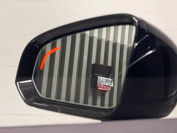 2022 Volvo S60 - image 22