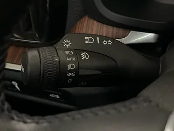 2022 Volvo S60 - image 18