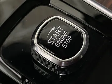 2022 Volvo S60 - image 32