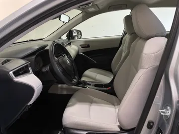 2024 Toyota Corolla Cross - image 3