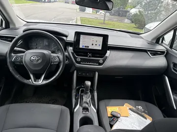 2023 Toyota Corolla Cross - image 6