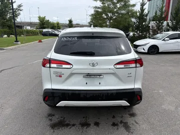 2023 Toyota Corolla Cross - image 4