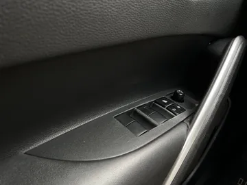 2023 Toyota Corolla Cross - image 23