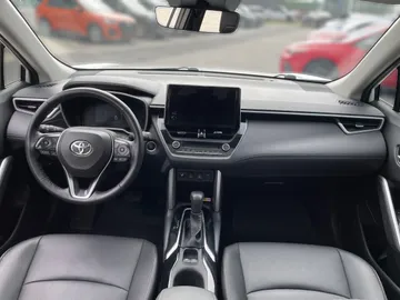 2023 Toyota Corolla Cross - image 4