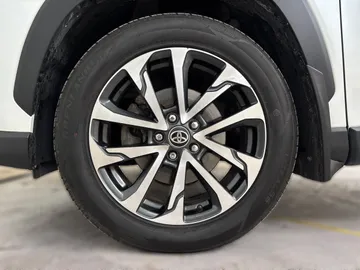 2024 Toyota Corolla Cross - image 7