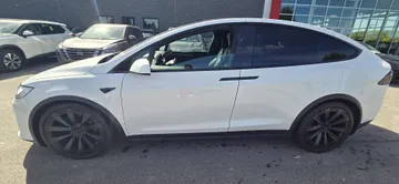 2023 Tesla Model X - image 4