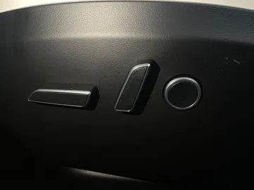 2022 Tesla Model X - image 19