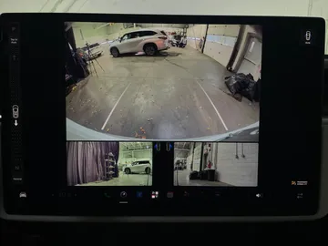 2022 Tesla Model X - image 22