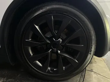 2022 Tesla Model X - image 6