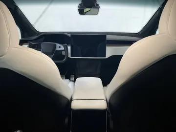 2022 Tesla Model X - image 4