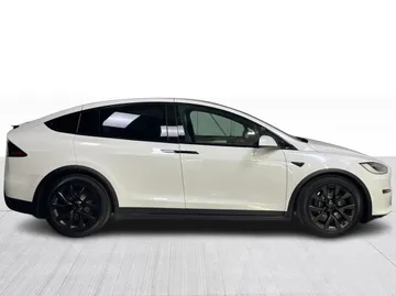 2022 Tesla Model X - image 2