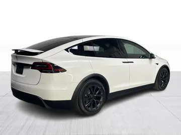 2022 Tesla Model X - image 13