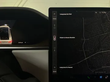 2022 Tesla Model X - image 29