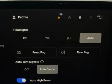 2022 Tesla Model X - image 18