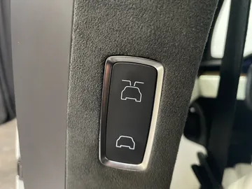 2022 Tesla Model X - image 32