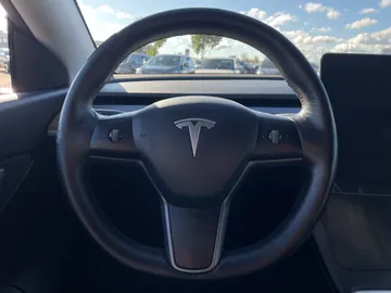2022 Tesla Model Y - image 17