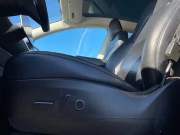 2022 Tesla Model Y - image 25