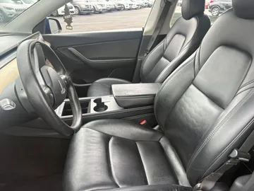 2022 Tesla Model Y - image 7