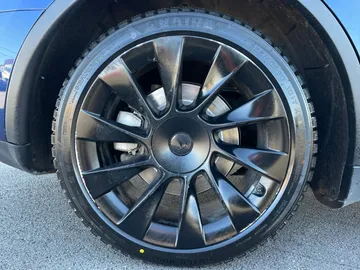 2022 Tesla Model Y - image 7