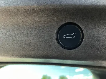 2022 Tesla Model Y - image 19