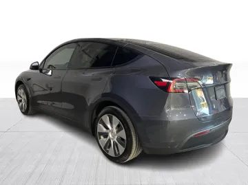 2022 Tesla Model Y - image 11
