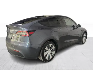 2022 Tesla Model Y - image 13