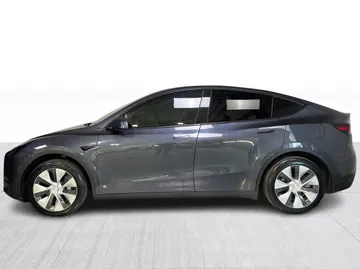 2022 Tesla Model Y - image 10