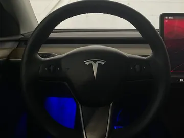 2022 Tesla Model Y - image 17