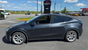 2024 Tesla Model Y - image 4