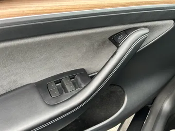 2024 Tesla Model Y - image 23