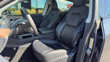 2024 Tesla Model Y - image 8