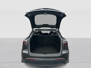 2024 Tesla Model Y - image 12