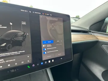 2024 Tesla Model Y - image 24