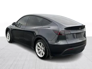 2024 Tesla Model Y - image 10