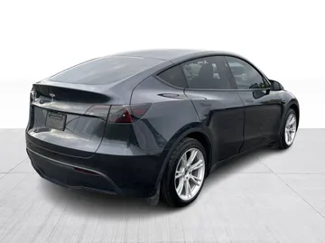 2024 Tesla Model Y - image 13