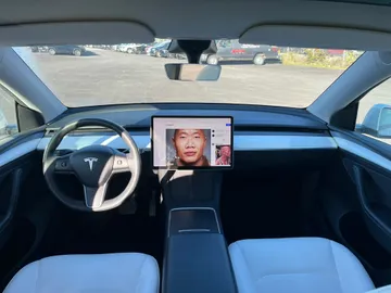 2022 Tesla Model Y - image 10