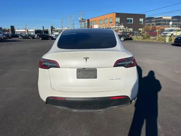 2022 Tesla Model Y - image 6